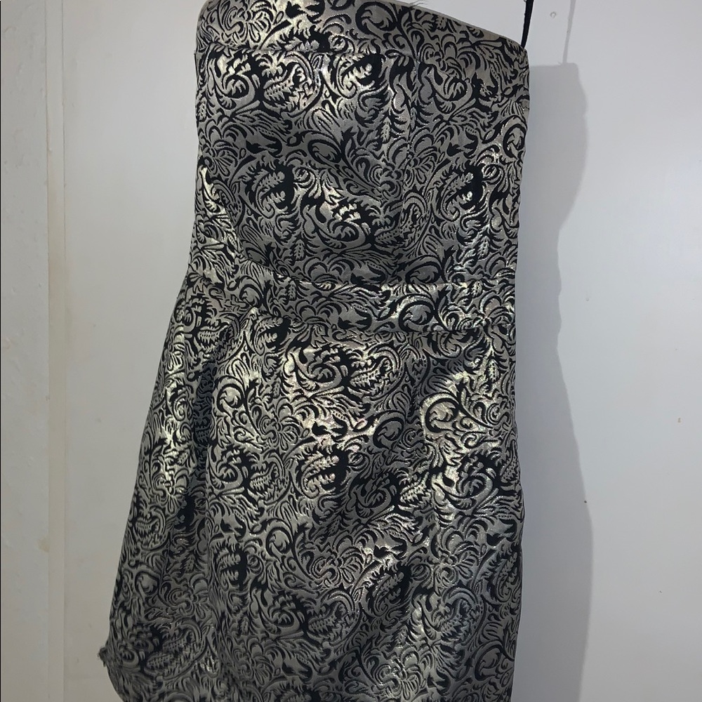 Juniors strapless formal